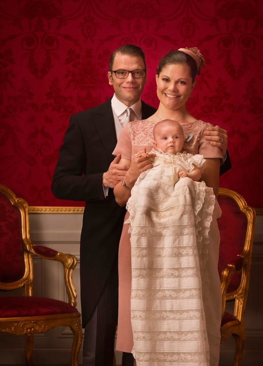 Prinz Daniel und Kronprinzessin Victoria nach der Taufe ihrer ersten Tochter, Prinzessin Estelle.